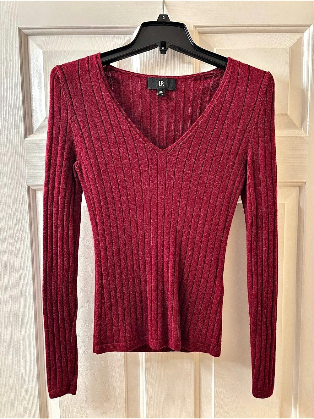 Banana Republic Ribbed V-Neck Sweater in Burgundy